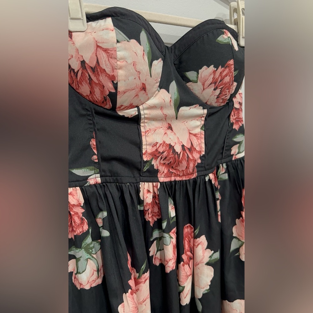 Band of Gypsies Black Floral Strapless Mini Dress - Size: M - Picture 2 of 6